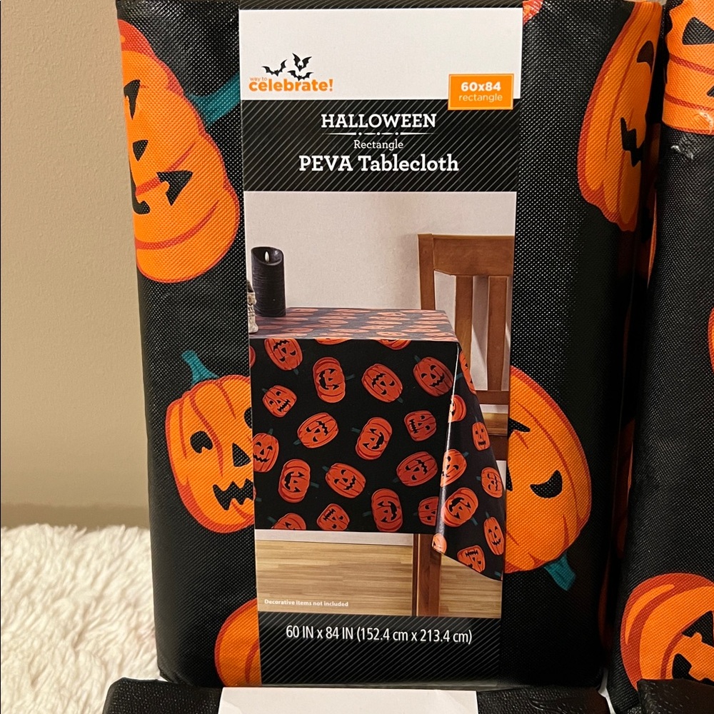 4 Halloween Peva Tablecloth pumpkins bats - Picture 2 of 3